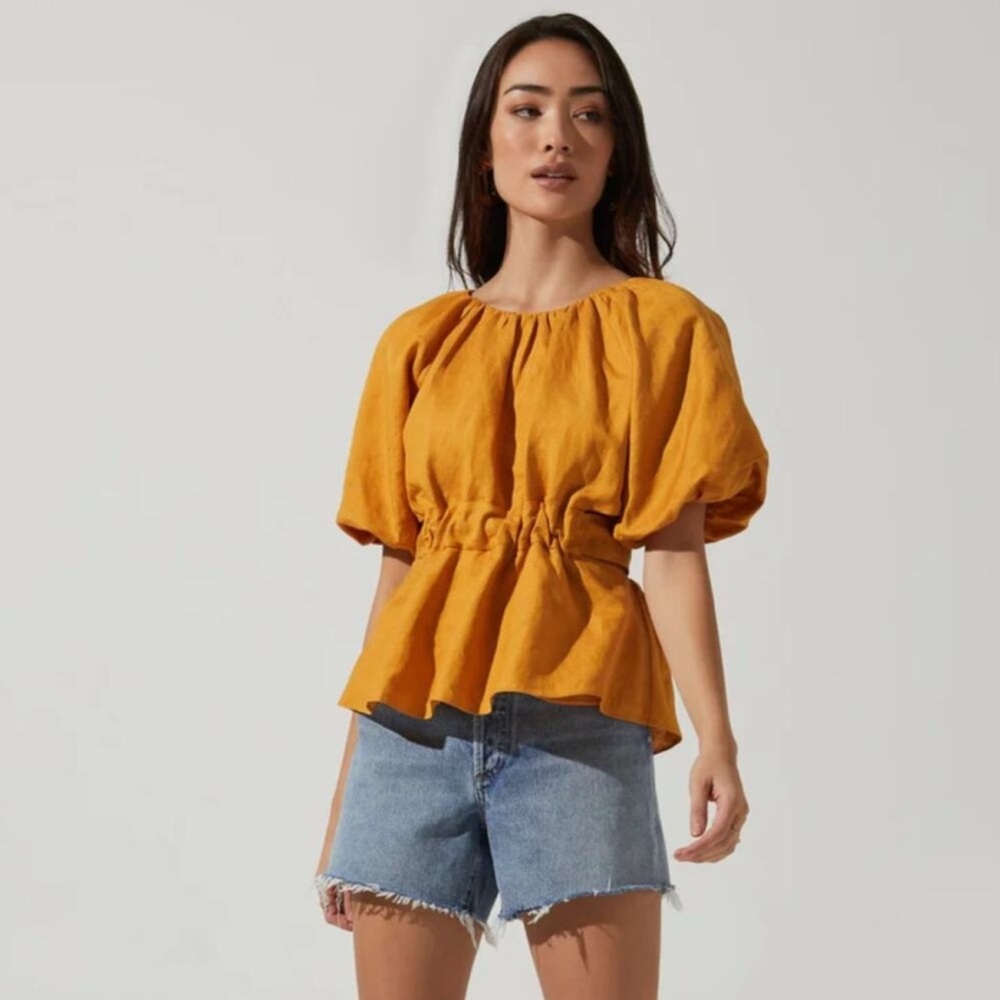 ASTR the Label Vendetti Linen Cutout Top in Mustard